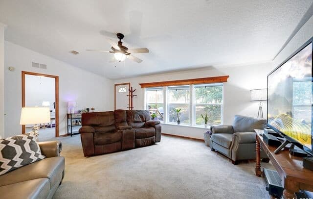 3-bedroom rental at 480 Rangeland in Blanco, TX — photo 4
