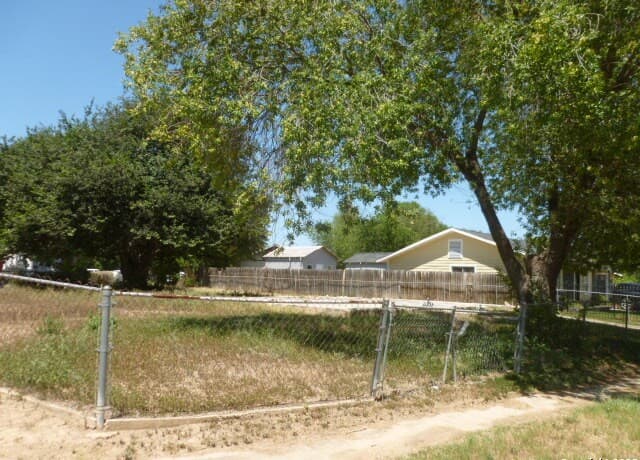 rental at 855 S Brownleaf in San Antonio, TX — photo 2