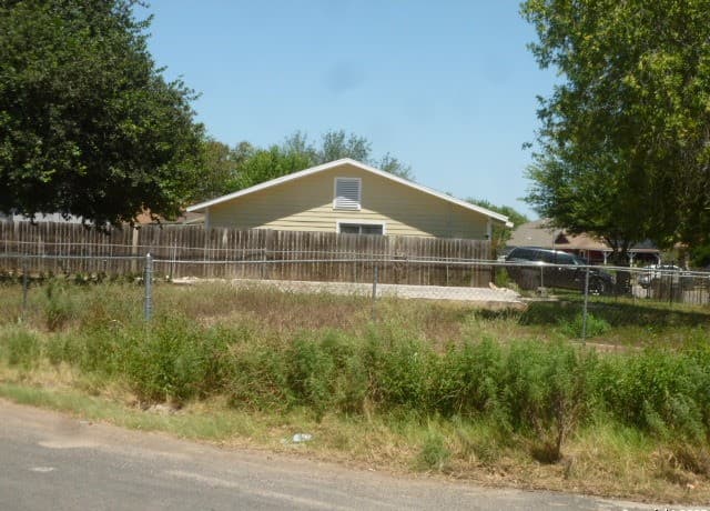 rental at 855 S Brownleaf in San Antonio, TX — photo 4