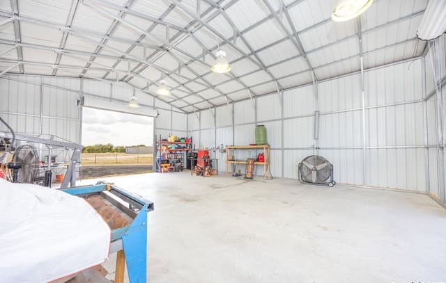 rental at 14951 N Ih 35 in Moore, TX — photo 5