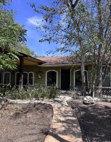 4-bedroom rental at 227 Dorsey in San Antonio, TX — photo 2