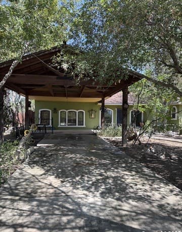 4-bedroom rental at 227 Dorsey in San Antonio, TX — photo 3