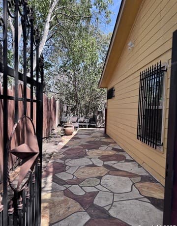 4-bedroom rental at 227 Dorsey in San Antonio, TX — photo 4