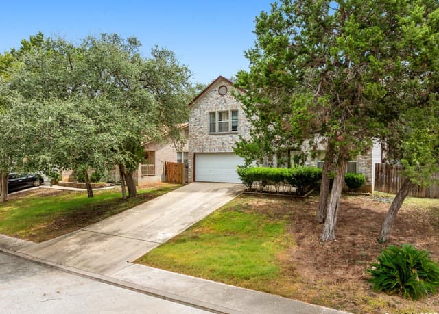 4-bedroom rental at 4710 Irish Oak in San Antonio, TX — photo 2