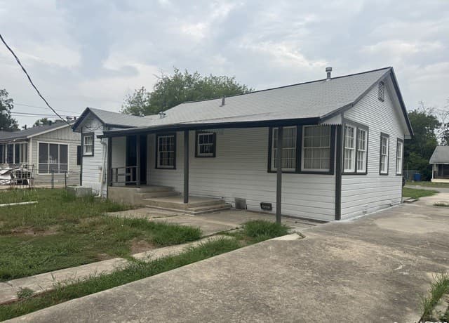 2-bedroom rental at 1210 Sims in San Antonio, TX — photo 4
