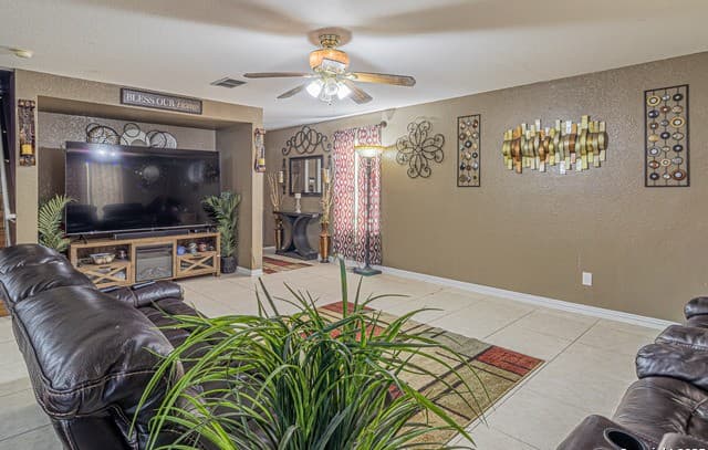 3-bedroom rental at 8910 Rhoda in San Antonio, TX — photo 4