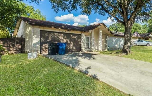 3-bedroom rental at 4335 Las Cruces St in San Antonio, TX — photo 4