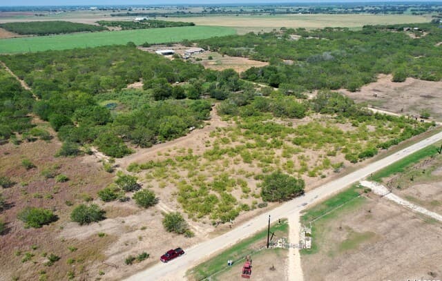 rental at 788 County Road 154 in Pleasanton, TX — photo 2