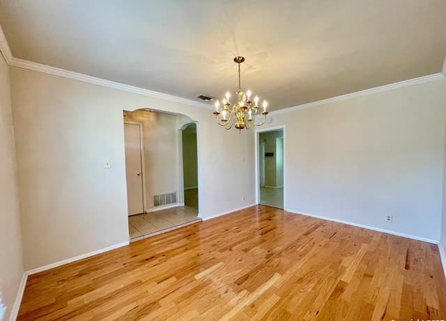 3-bedroom rental at 6714 Straw Flower St in Leon Valley, TX — photo 4
