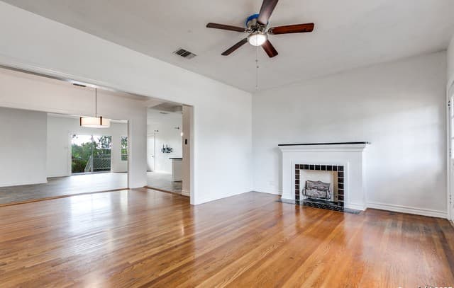 3-bedroom rental at 2022 W Craig in San Antonio, TX — photo 4