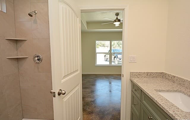 3-bedroom rental at 926 High Dr. in Spring Branch, TX — photo 5