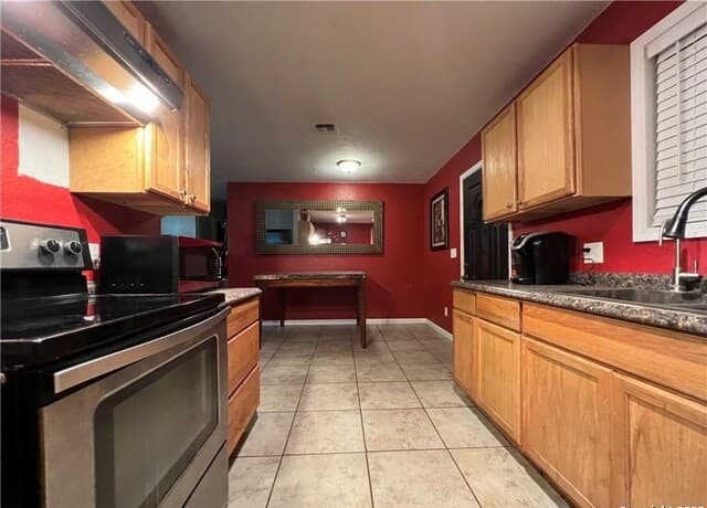 4-bedroom rental at 1402 N Tyler in Beeville, TX — photo 2