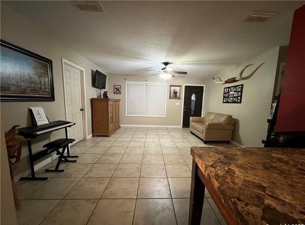 4-bedroom rental at 1402 N Tyler in Beeville, TX — photo 4