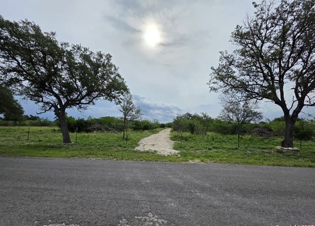 rental at 000 Cr 312 in Dhanis, TX — photo 1