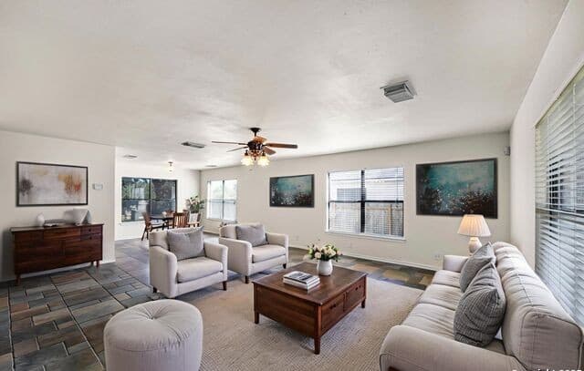 4-bedroom rental at 9711 Diamond Cliff Dr in Helotes, TX — photo 4