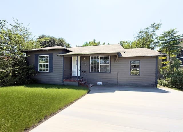 3-bedroom rental at 2234 Hays in San Antonio, TX — photo 1