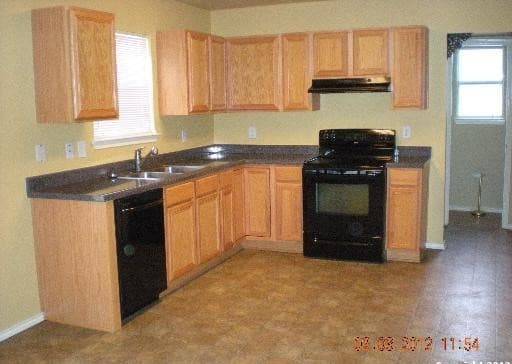 3-bedroom rental at 9906 Autumn Hollow in Converse, TX — photo 3