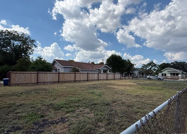 rental at 2158 Hays in San Antonio, TX — photo 4