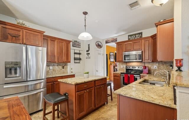4-bedroom rental at 13358 Tusayan in Universal City, TX — photo 3