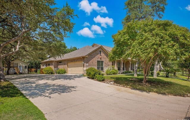 4-bedroom rental at 9035 Mount Meyer in San Antonio, TX — photo 5