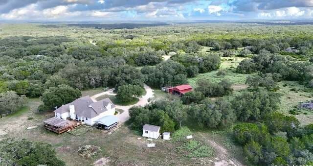 3-bedroom rental at 370 Pr 3502 in Hondo, TX — photo 4