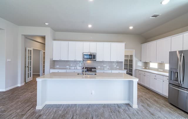 4-bedroom rental at 8939 Trail Dust in San Antonio, TX — photo 5