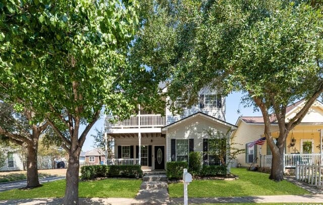 4-bedroom rental at 144 Whitewing Way in Floresville, TX — photo 2