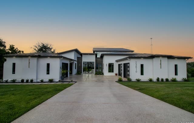5-bedroom rental at 23610 Messina Cyn in San Antonio, TX — photo 1