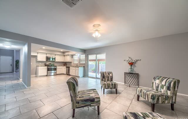 3-bedroom rental at 3409 Morning Dr in Schertz, TX — photo 3
