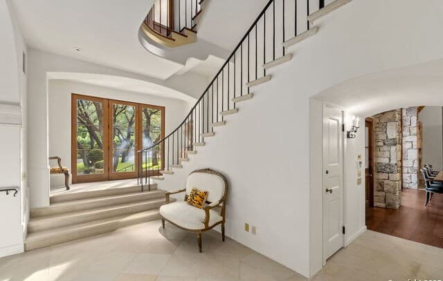 Home for sale at 317 Limestone Creek in Hill Country Village, TX — photo 4