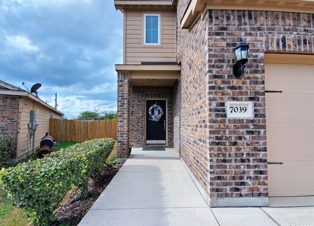 3-bedroom rental at 7039 Capeshaw in San Antonio, TX — photo 2
