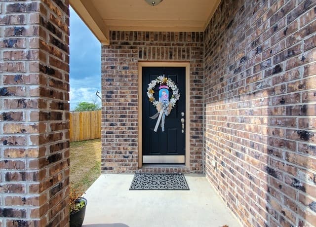 3-bedroom rental at 7039 Capeshaw in San Antonio, TX — photo 3