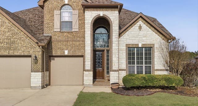 5-bedroom rental at 14807 Poplar Pass in San Antonio, TX — photo 4