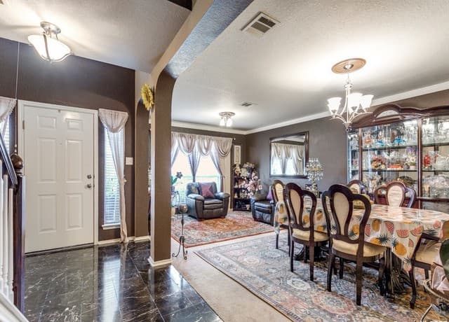 4-bedroom rental at 10702 Diamond Rock in San Antonio, TX — photo 3