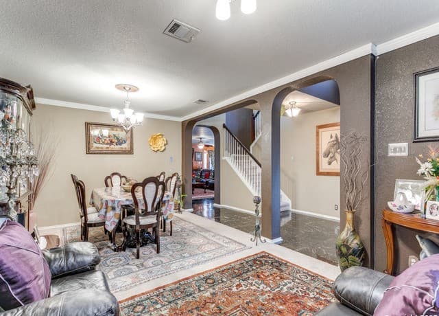 4-bedroom rental at 10702 Diamond Rock in San Antonio, TX — photo 5