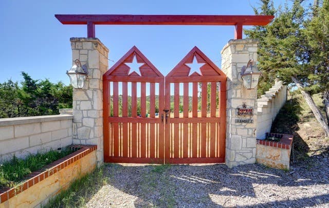 2-bedroom rental at 11 Sacramento in Kendalia, TX — photo 1
