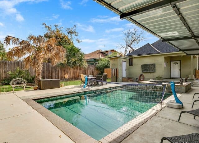 3-bedroom home for sale at 115 E Courtland Place in San Antonio TX