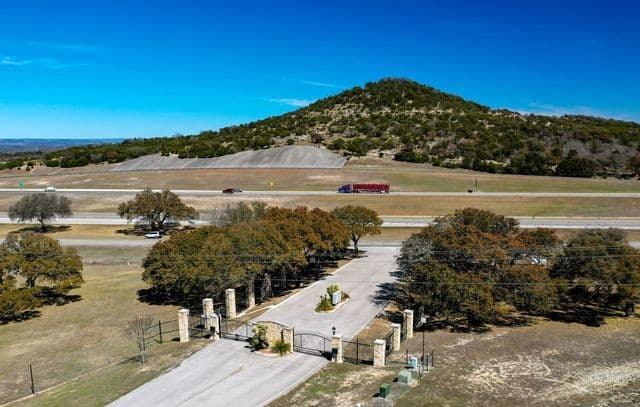 rental at 90 Vista Real in Boerne, TX — photo 2