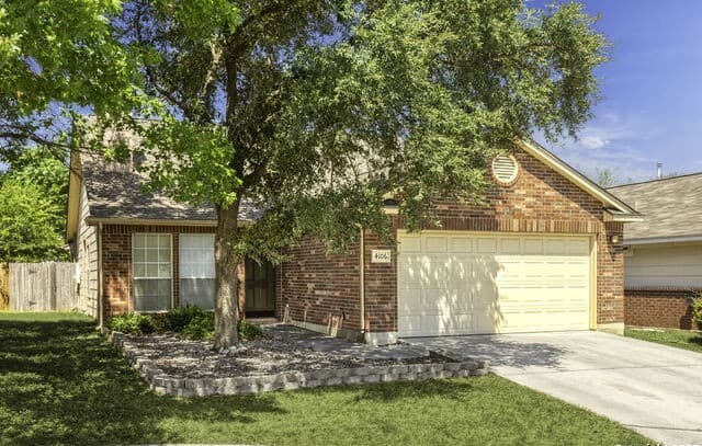3-bedroom rental at 4106 Blairwood in San Antonio, TX — photo 2