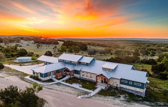 7-bedroom home for sale at 554 Seven Falls Dr in Fredericksburg TX