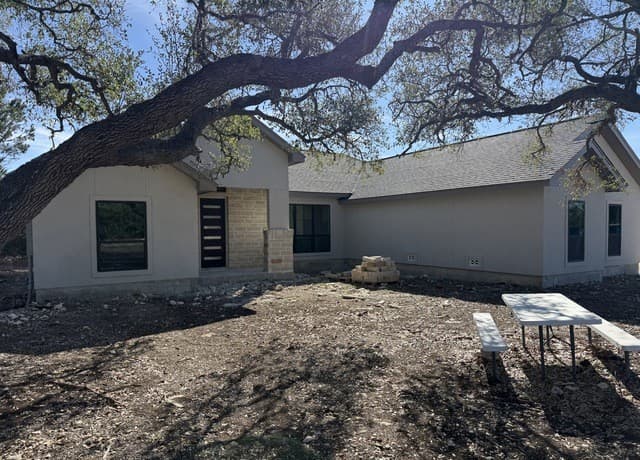 3-bedroom rental at 237 Toucan in Spring Branch, TX — photo 2