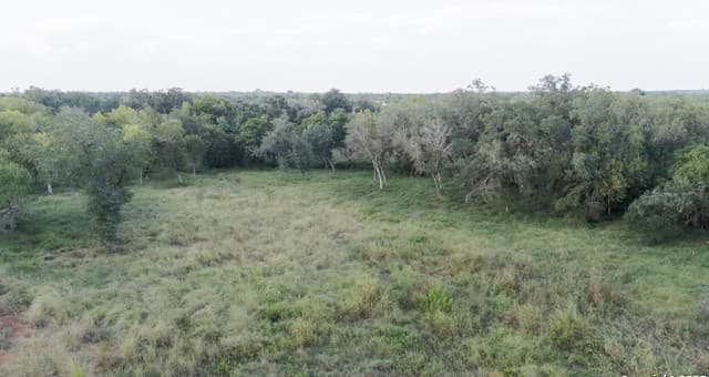 rental at 193 E Medium Meadow Dr in Lytle, TX — photo 1
