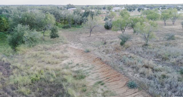 rental at 193 E Medium Meadow Dr in Lytle, TX — photo 3
