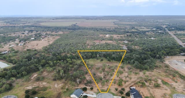 rental at 193 E Medium Meadow Dr in Lytle, TX — photo 5