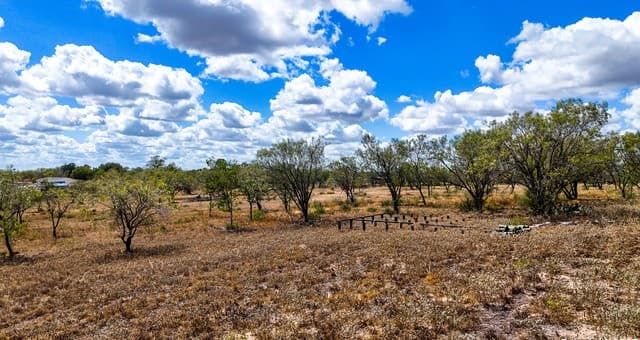 rental at 728 Cr 315 in Stockdale, TX — photo 3