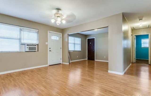 3-bedroom rental at 302 Guanajuato in San Antonio, TX — photo 2