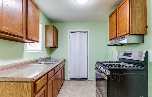 3-bedroom rental at 302 Guanajuato in San Antonio, TX — photo 5