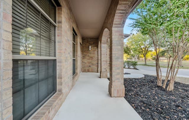 3-bedroom rental at 5830 Castle Yard in San Antonio, TX — photo 3