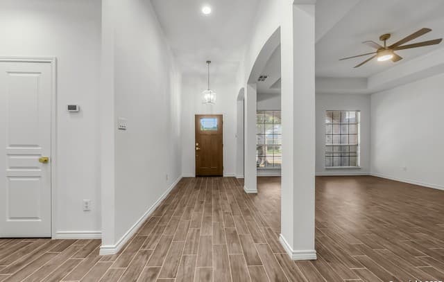 3-bedroom rental at 5830 Castle Yard in San Antonio, TX — photo 5