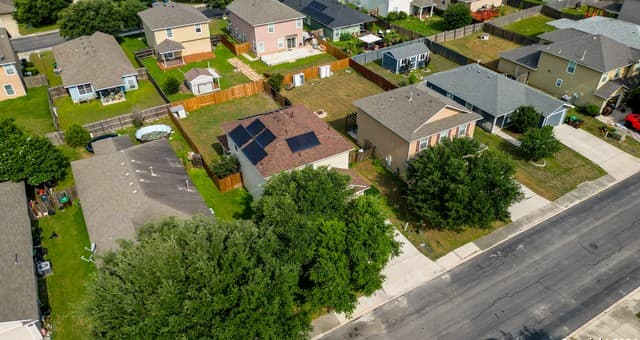 3-bedroom rental at 2311 Salmon Crk in Converse, TX — photo 5
